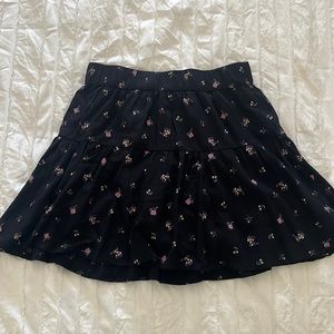Abercrombie kids skirt with a nice floral platter in SIZE 9/10
